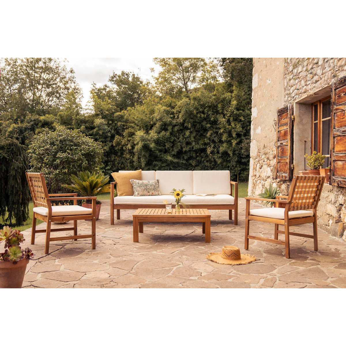 Fauteuils de jardin en bois massif avec coussin blanc et sangles beiges (lot de 2) SANTANA