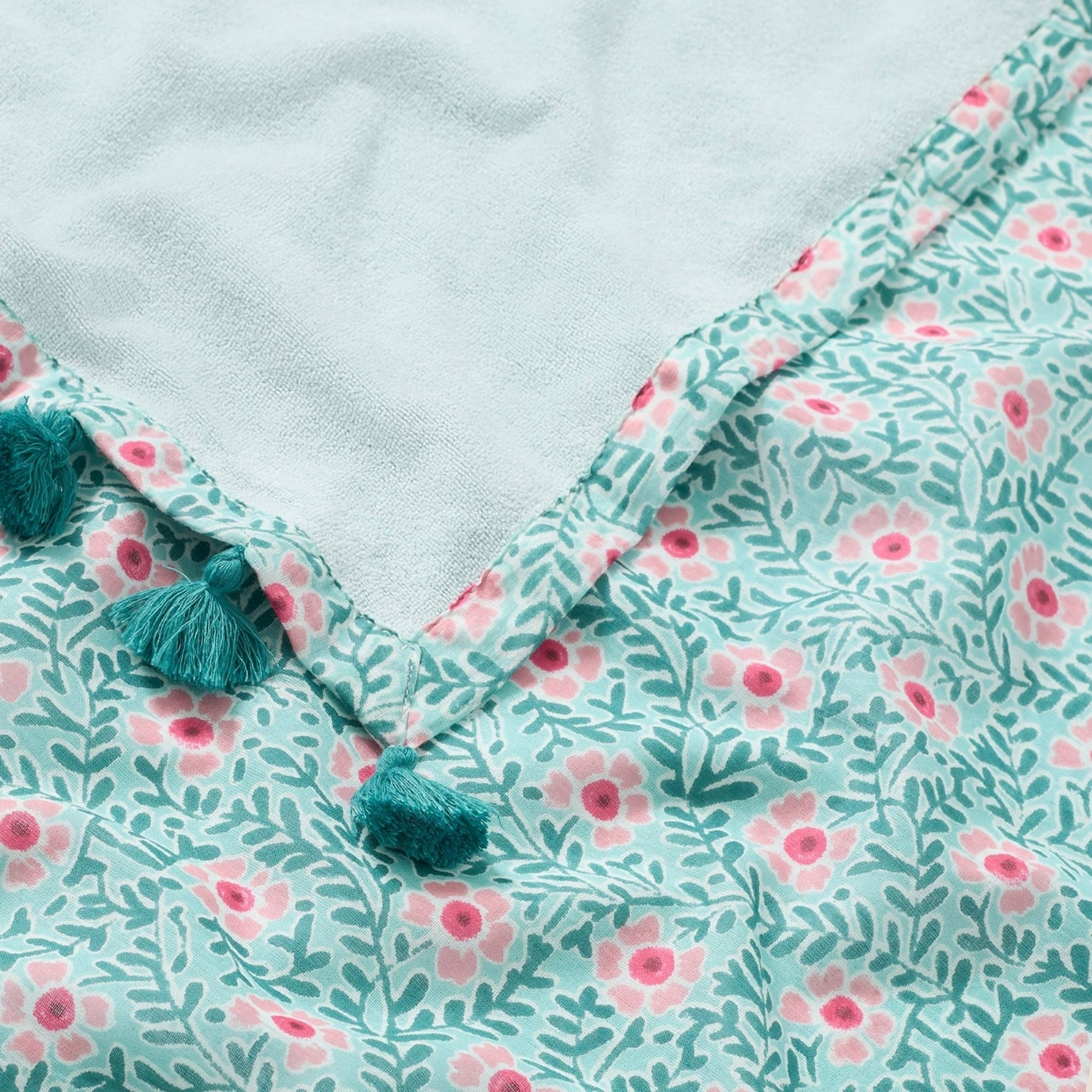 Toalla playa flores y rizo Tumi color agua marina