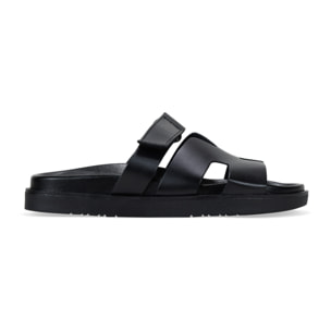 Sandalias planas negras en piel