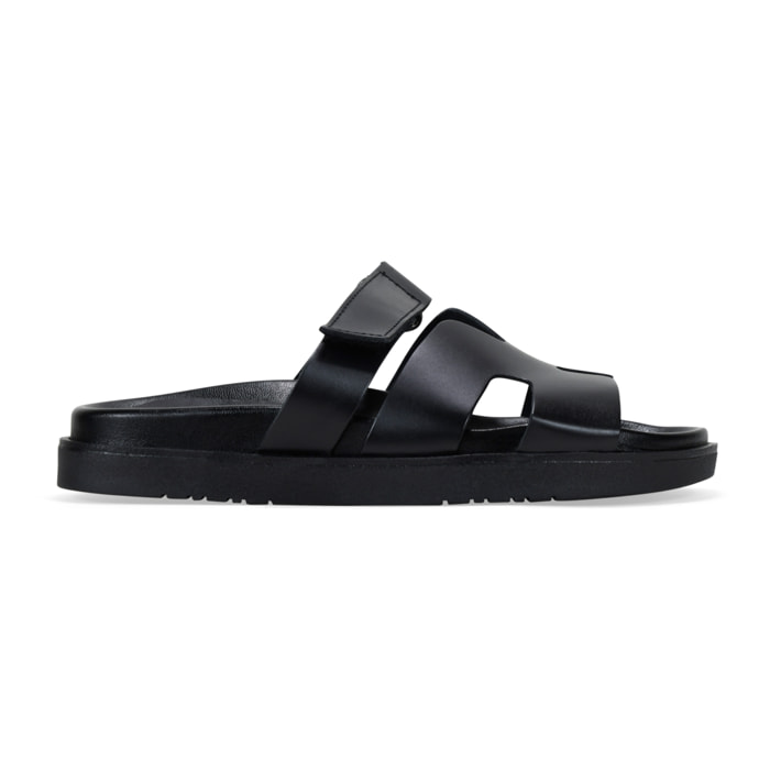 Sandalias planas negras en piel