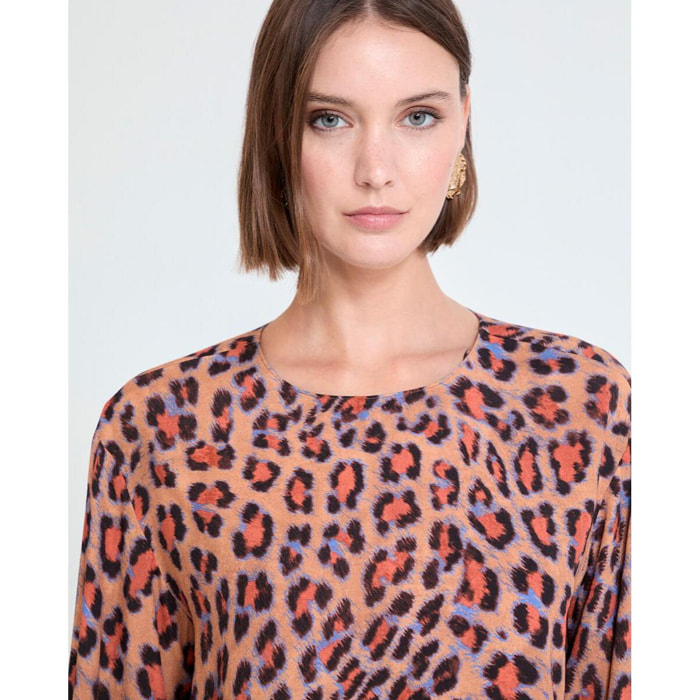 Blusa con stampa animalier e polsini aderenti