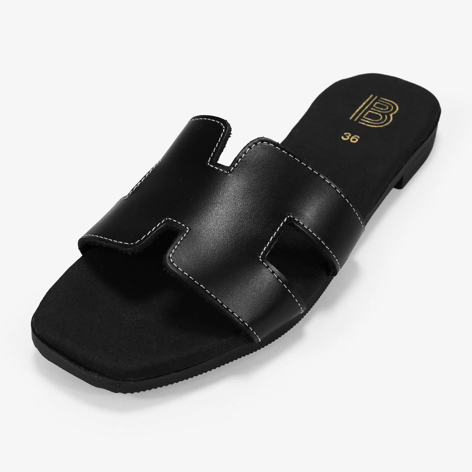 Sandalias planas negras en piel con plantilla acolchada