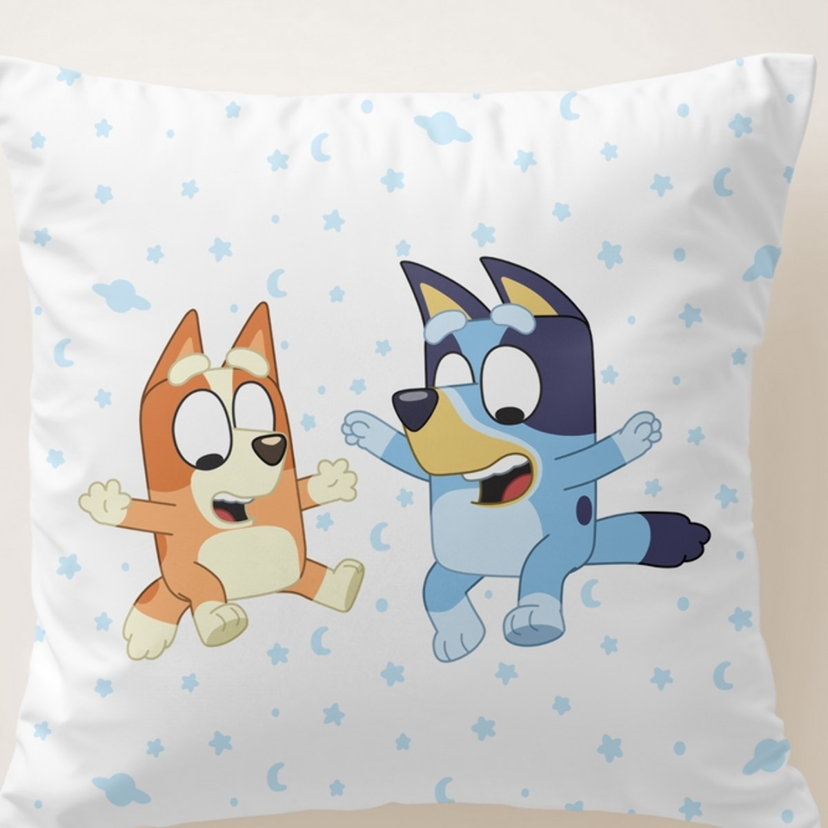 Funda cojin BLUEY con relleno 45x45 .