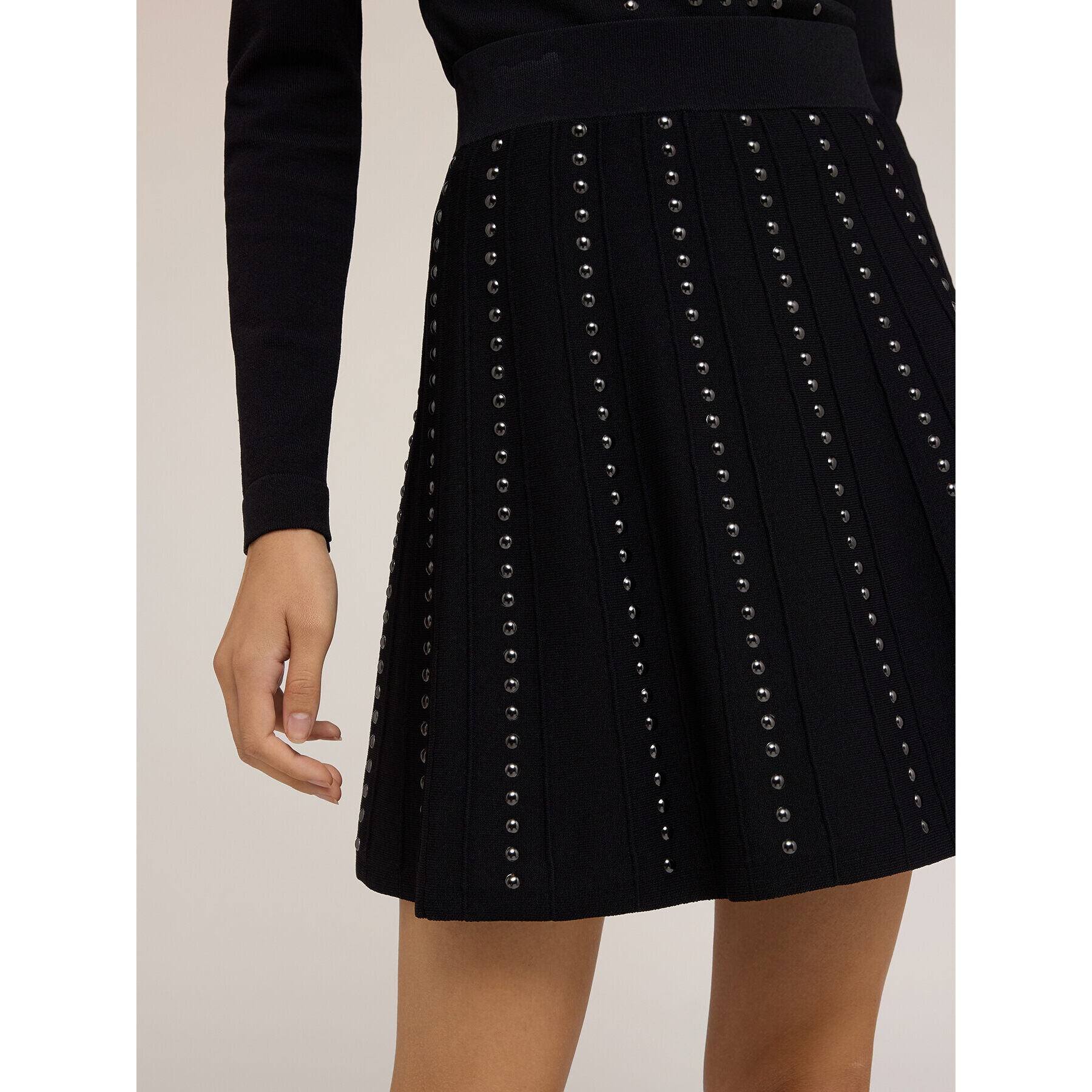 Motivi - Falda corta de punto con aplicaciones - Negro