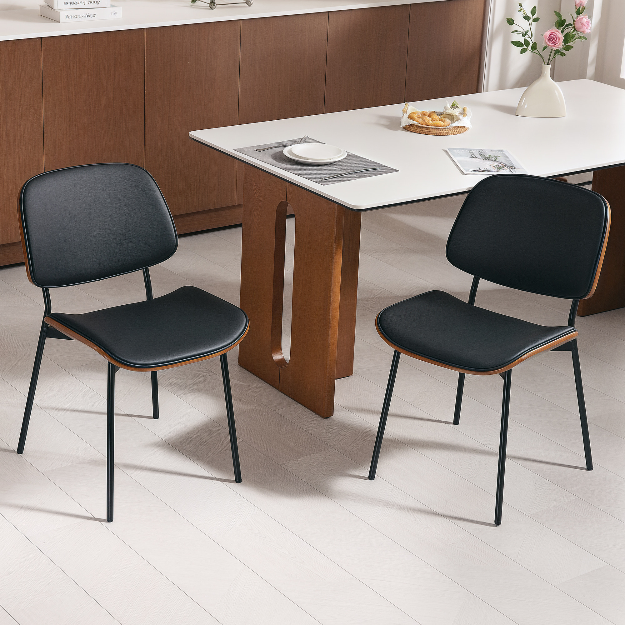 Lot de 2 chaises désign néo-rétro assise dossier cintré bois acier revêtement synthétique noir