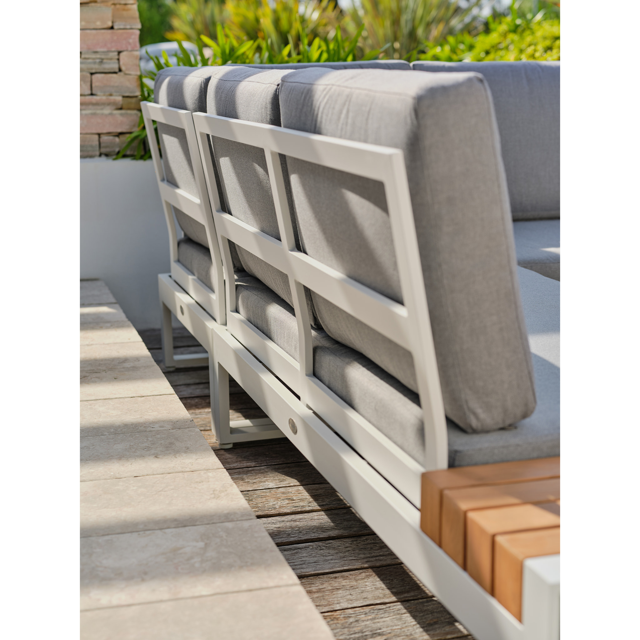 VALENCIA - Salon de jardin d'angle 6 places en teck et aluminium blanc