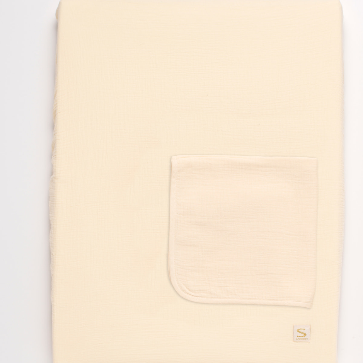 Matelas à langer avec sa housse en double gaze de coton et sa serviette