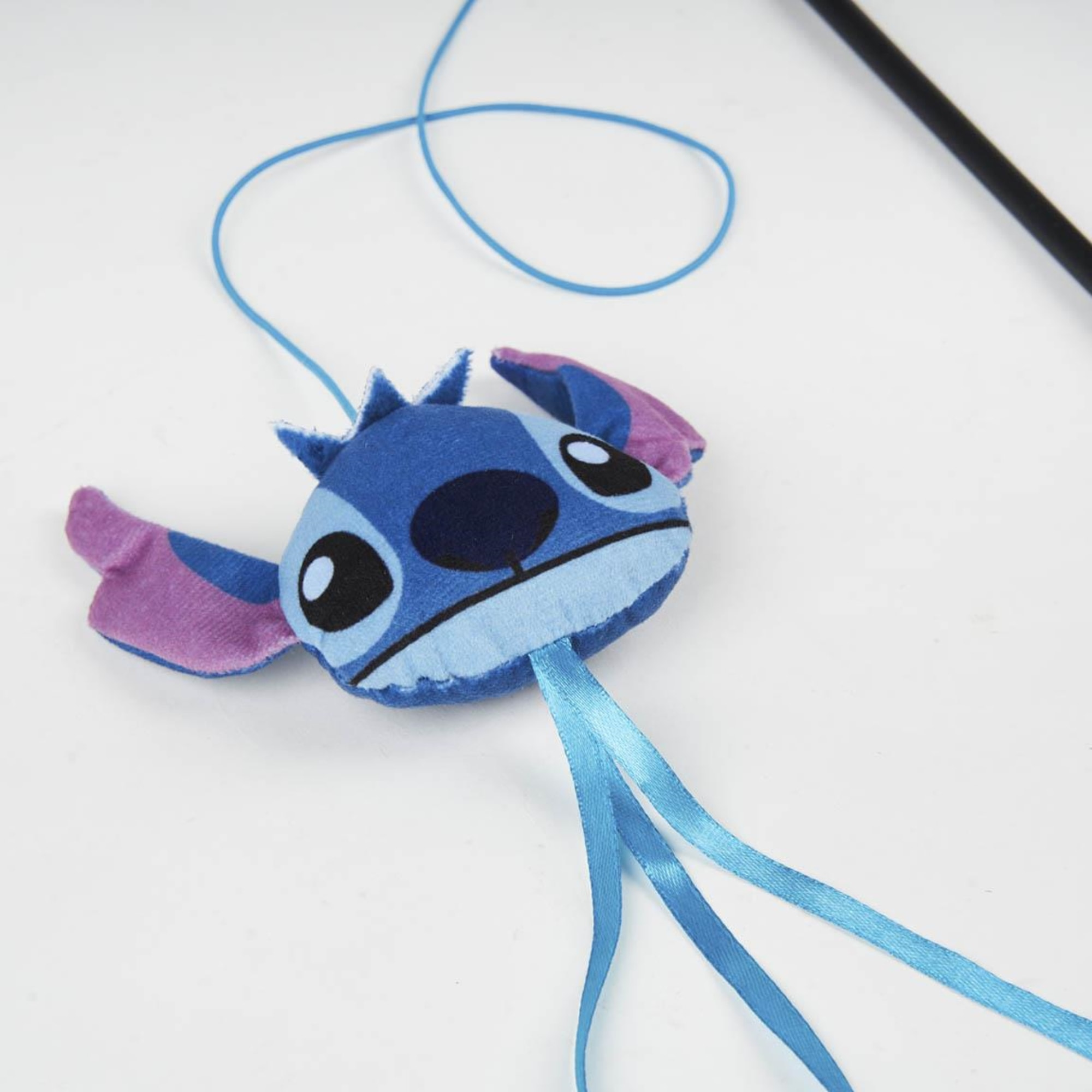 Juguete varita para gatos diseño stitch