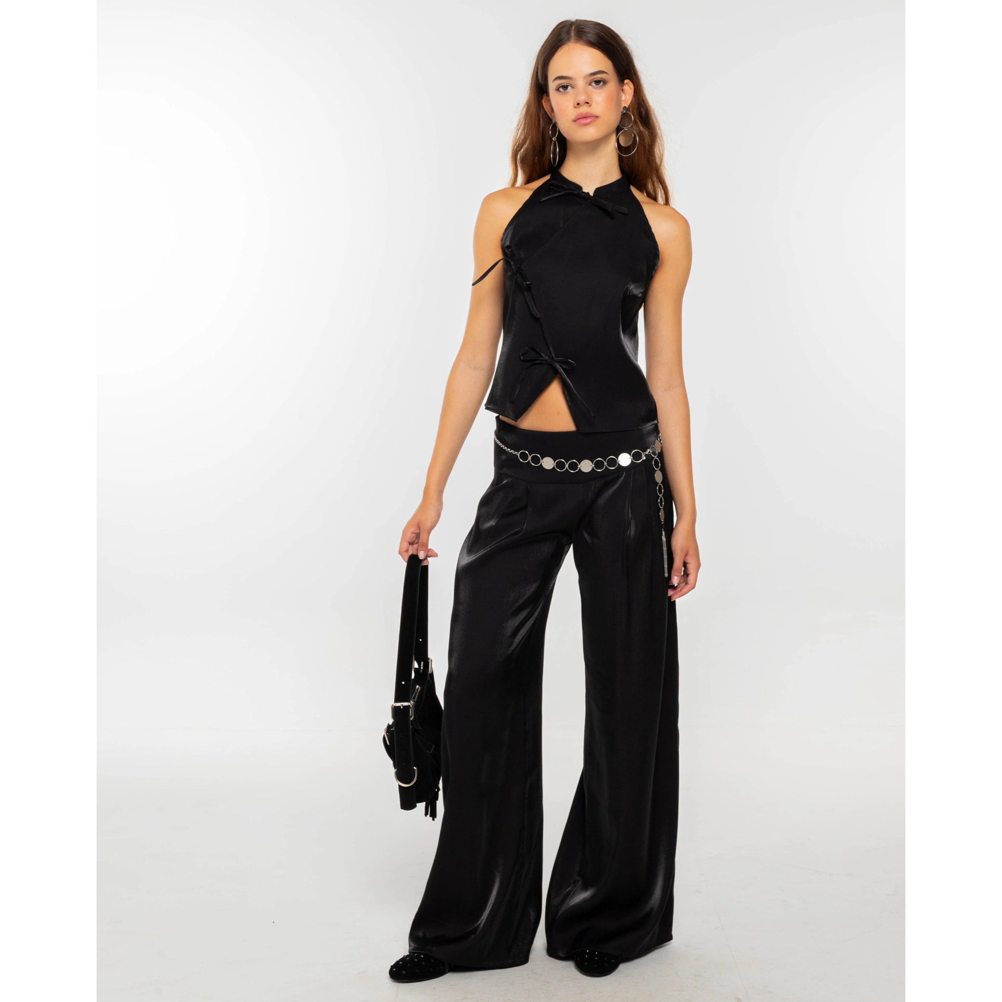 Top sin mangas y cuello mao de mujer