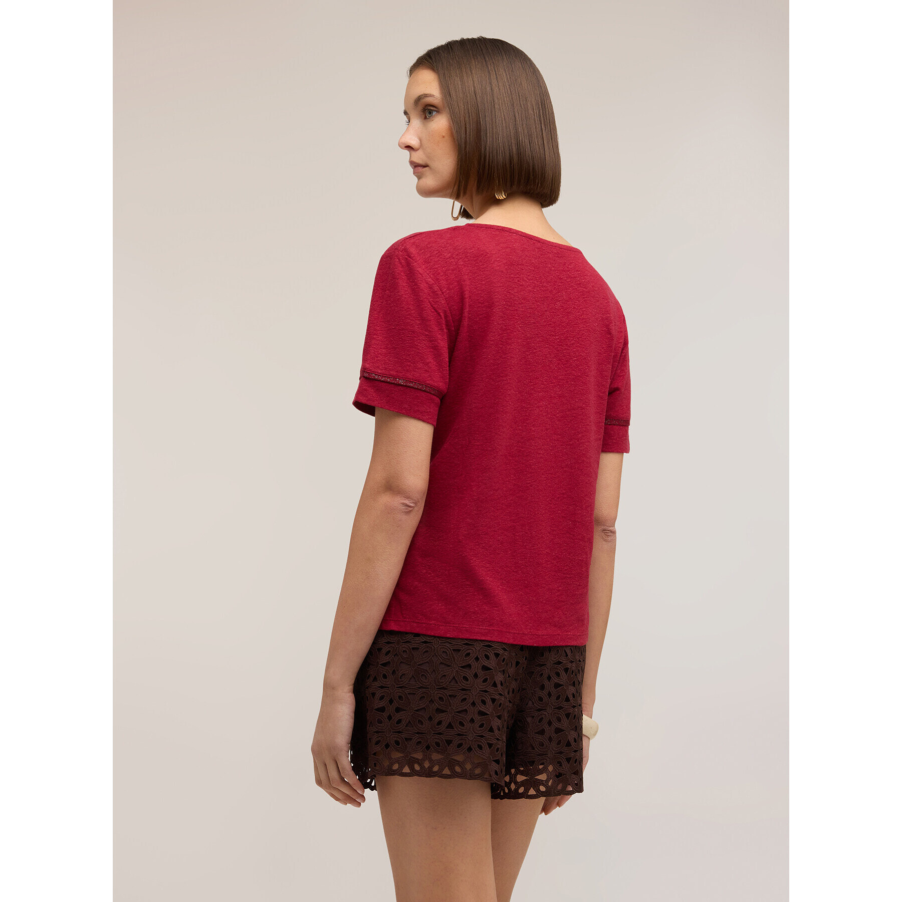 Motivi - Camiseta de mezcla de lino con perfiles color oro - Rojo