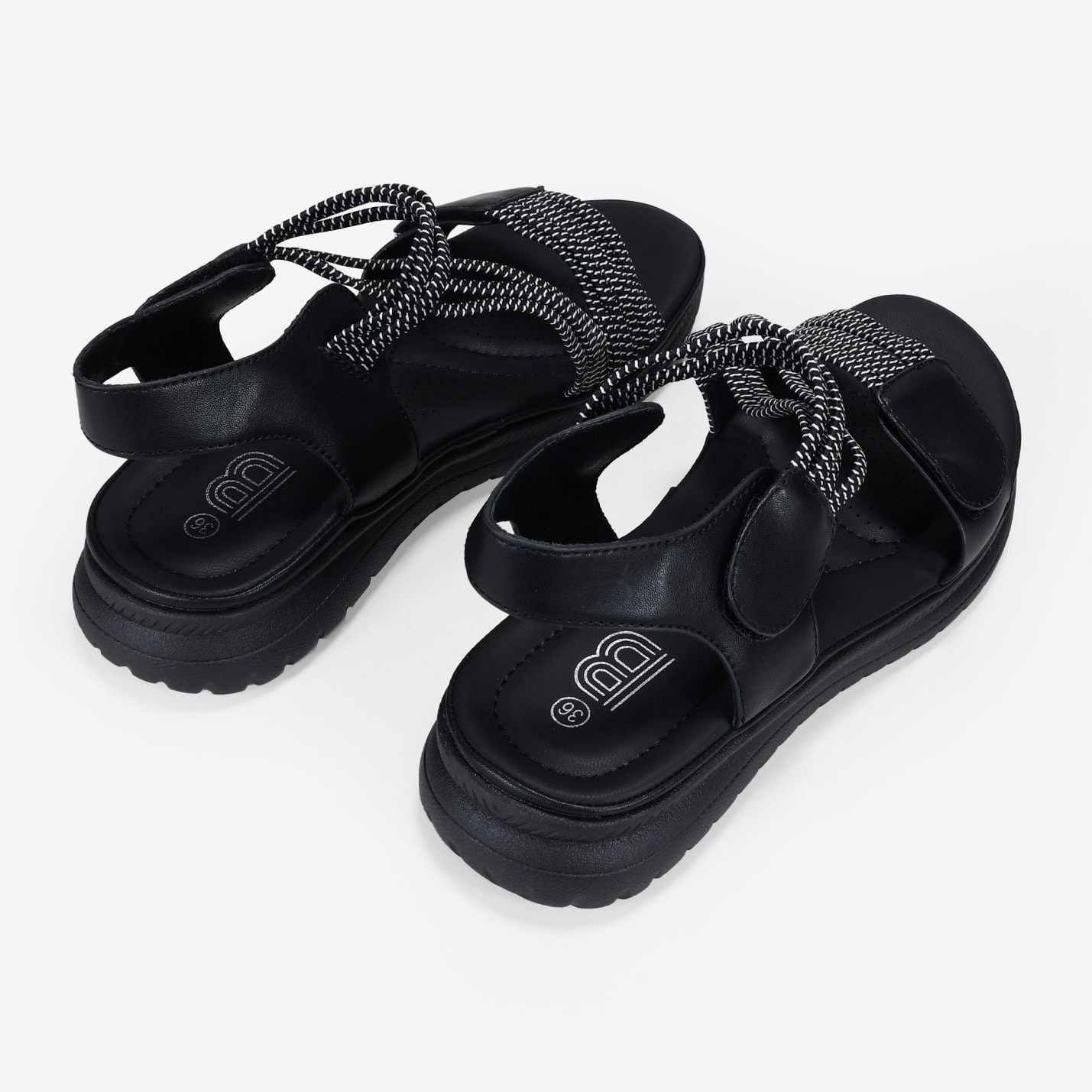 Sandalias deportivas negras con cierre fácil