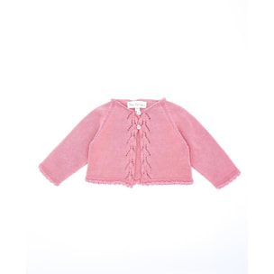Chaqueta de punto rosa. Detalle en el centro y dos botones en la parte superior.