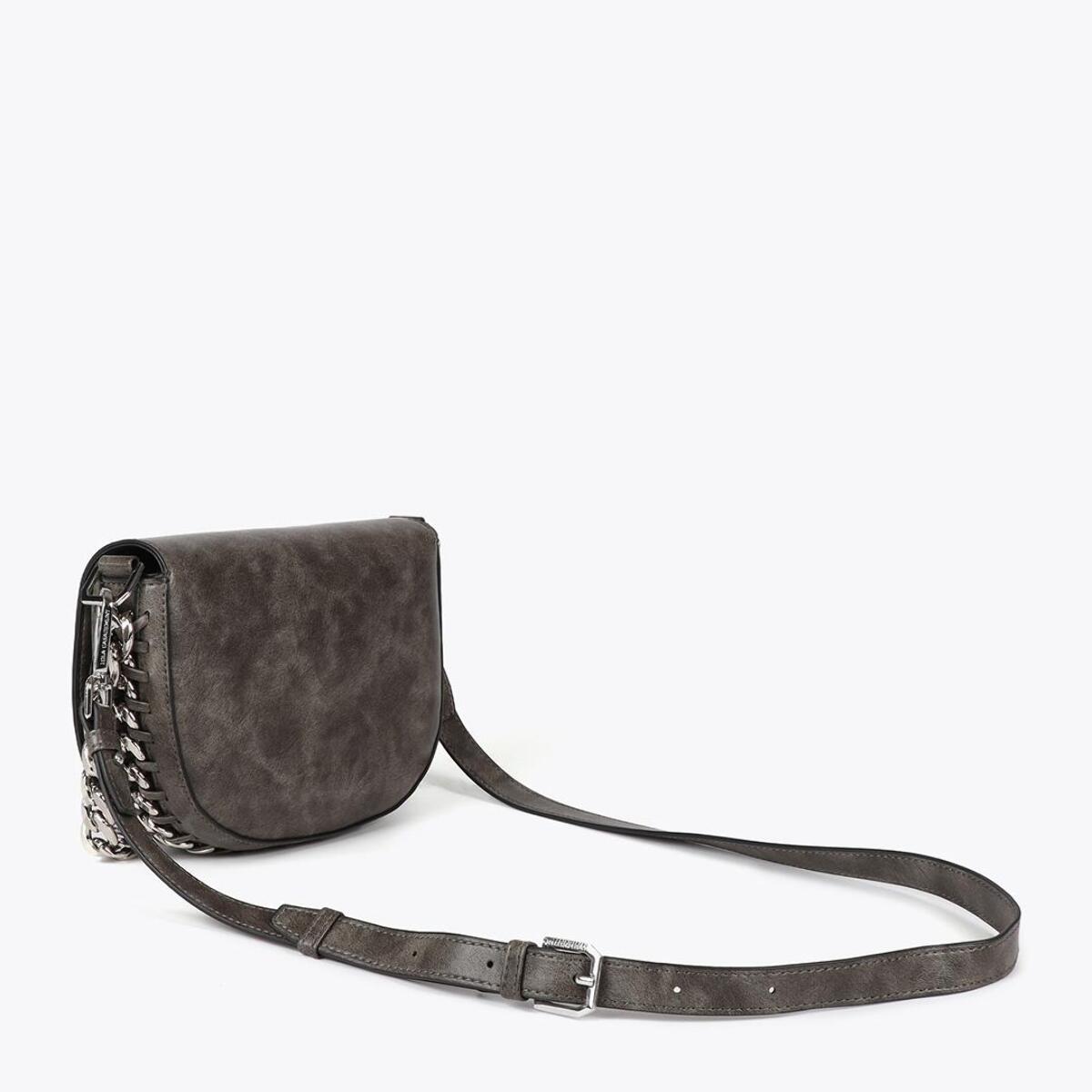 Tracolla effetto pelle invecchiata con patta e dettaglio catena