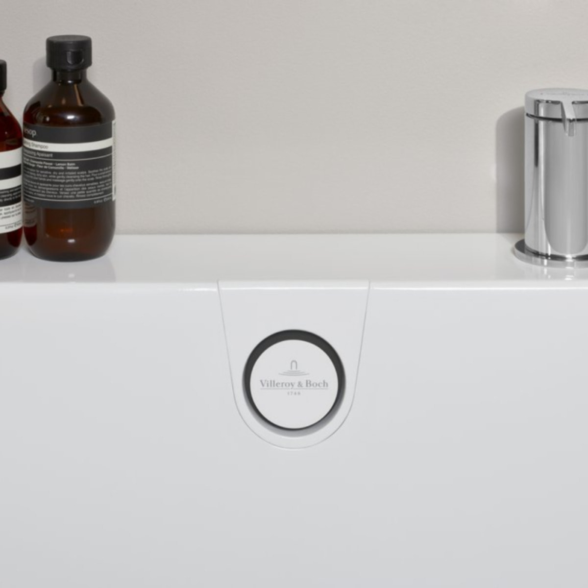 Baignoire murale semi-îlot d'angle VILLEROY & BOCH Oberon 2.1 blanc brillant version droite