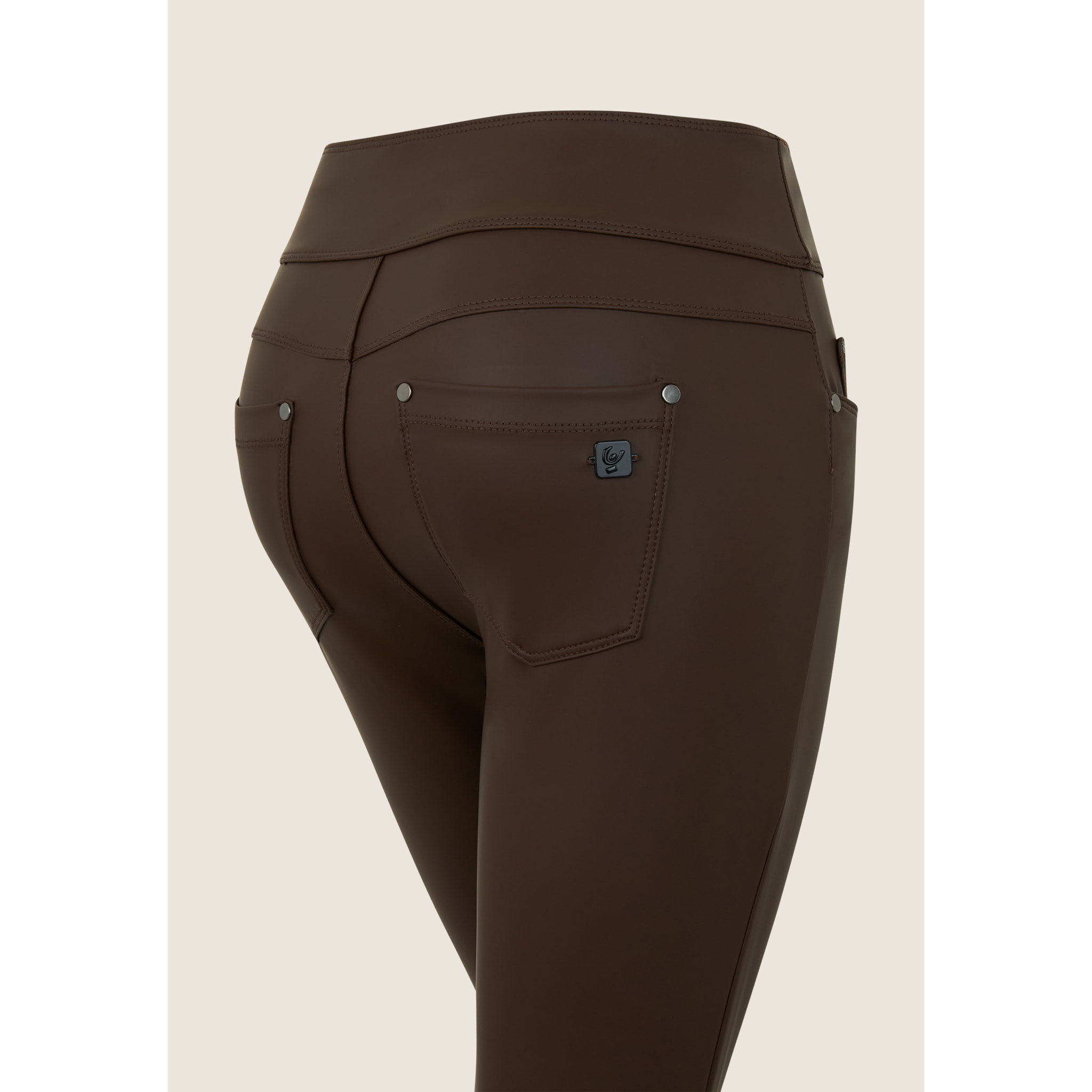 Pantalone skinny vita media senza bottoni in similpelle