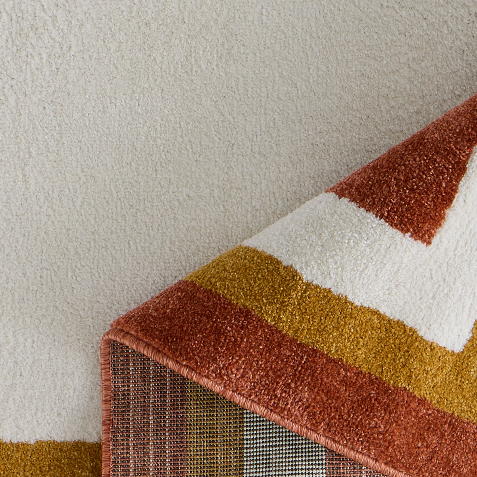 SANTAL - Tapis de salon ocre à motif cadre rétro