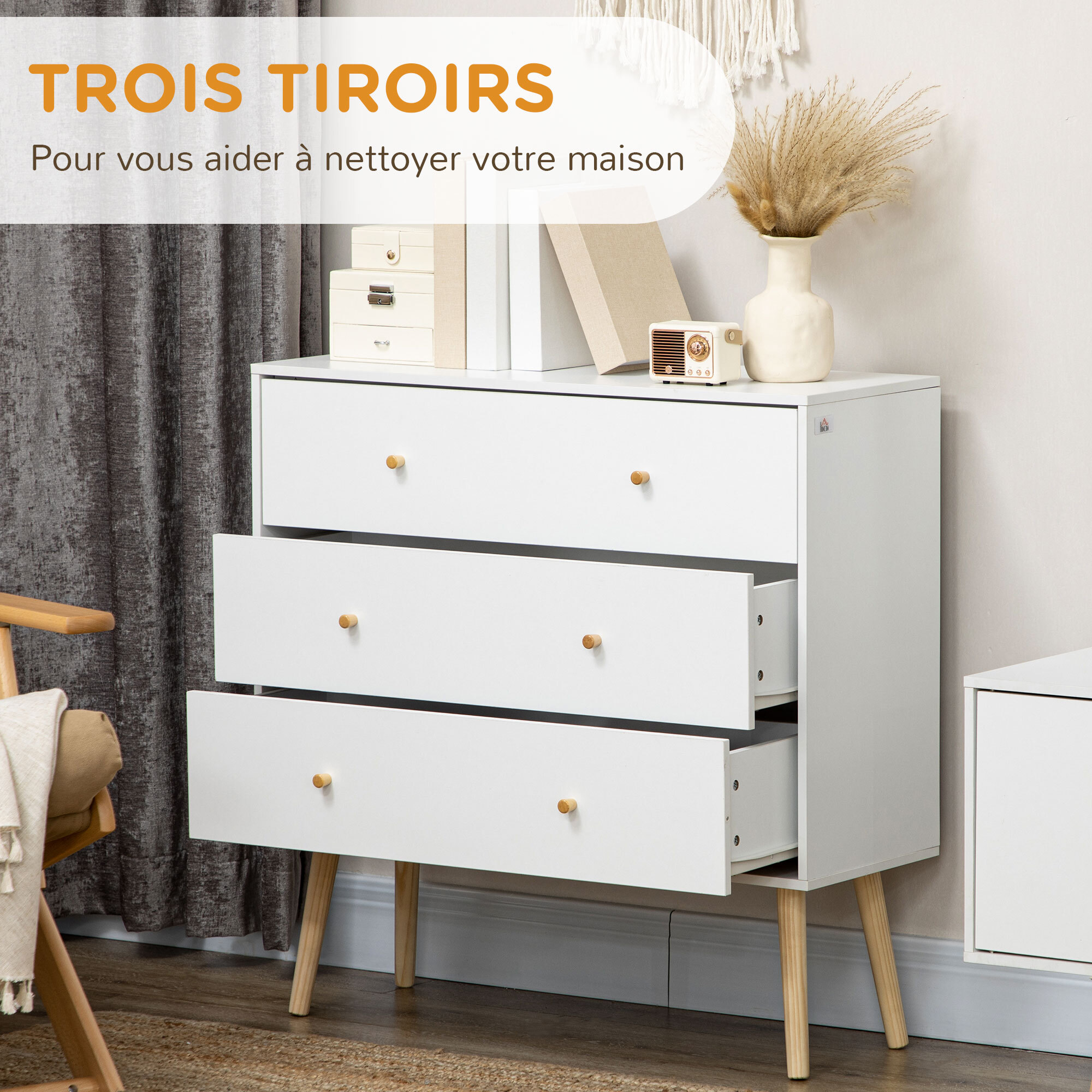 Commode 3 tiroirs design scandinave piètement effilé incliné bois pin panneaux blanc