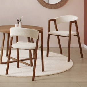Chaises Enola avec accoudoirs bouclette pieds effet noyer - lot de 4
