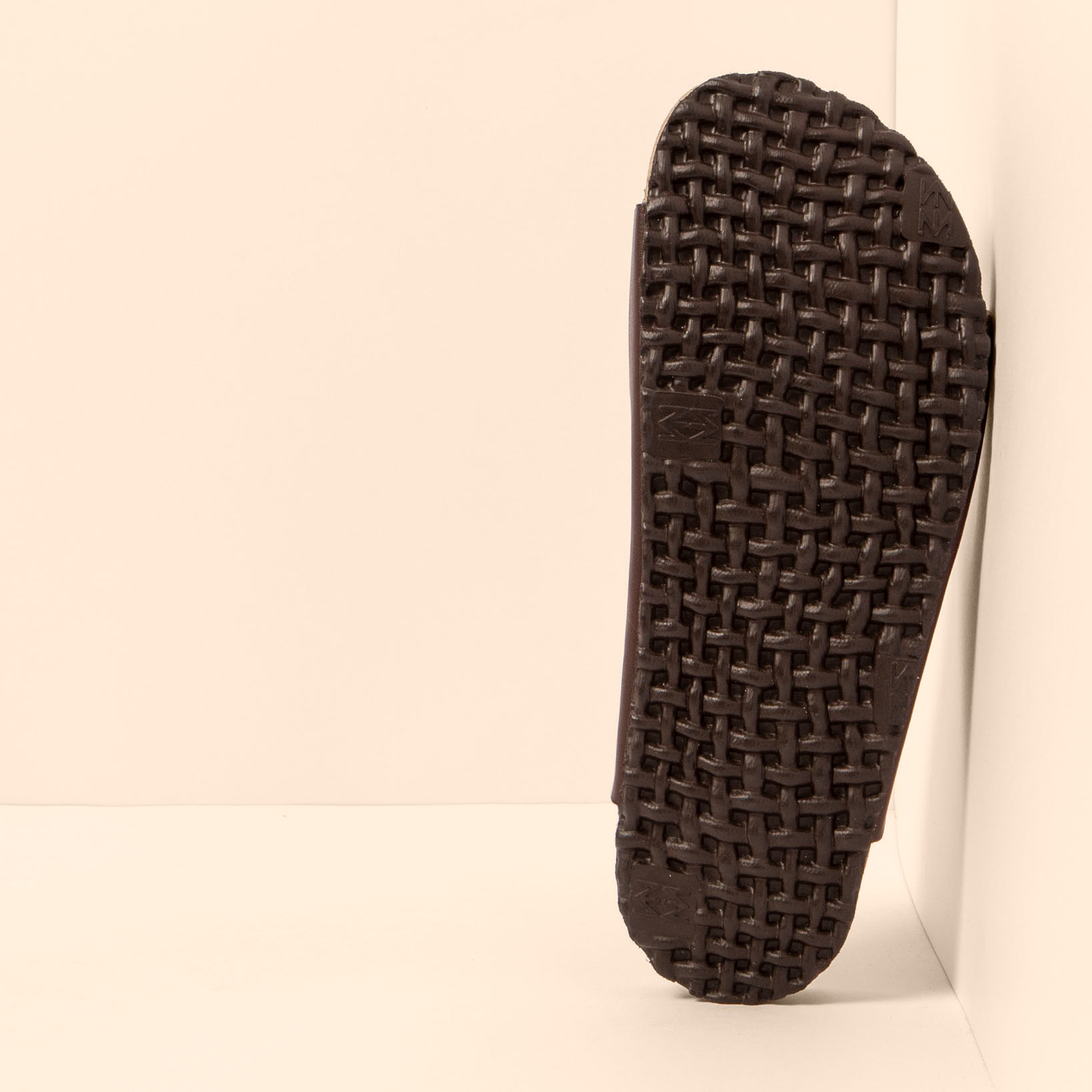 Sandalias NE50 VEGANO BROWN / WARAJI color Brown