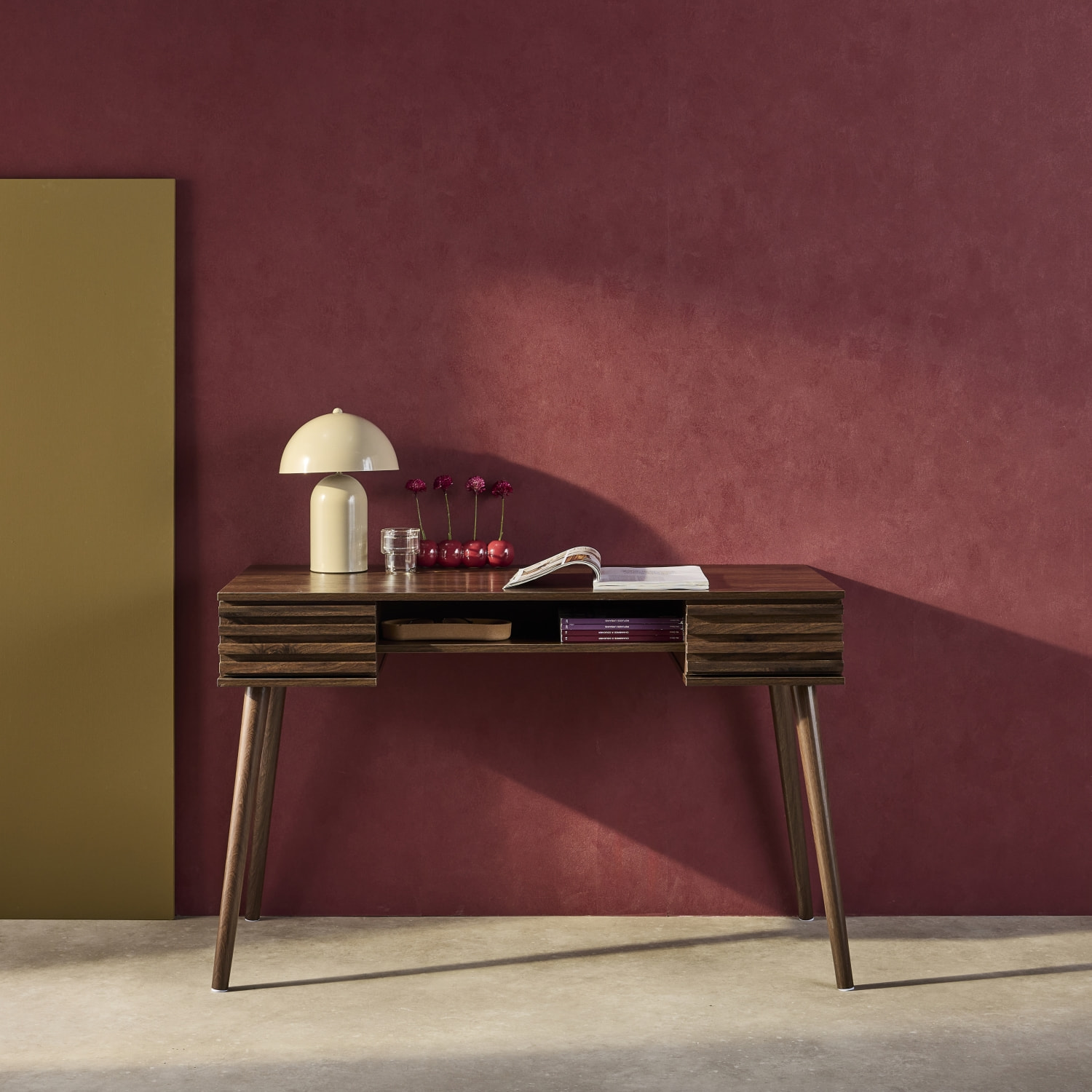 Bureau effet bois 2 tiroirs MADERE noyer. 1 casier. façade rainurées. 120 x 55 x 76.5 cm