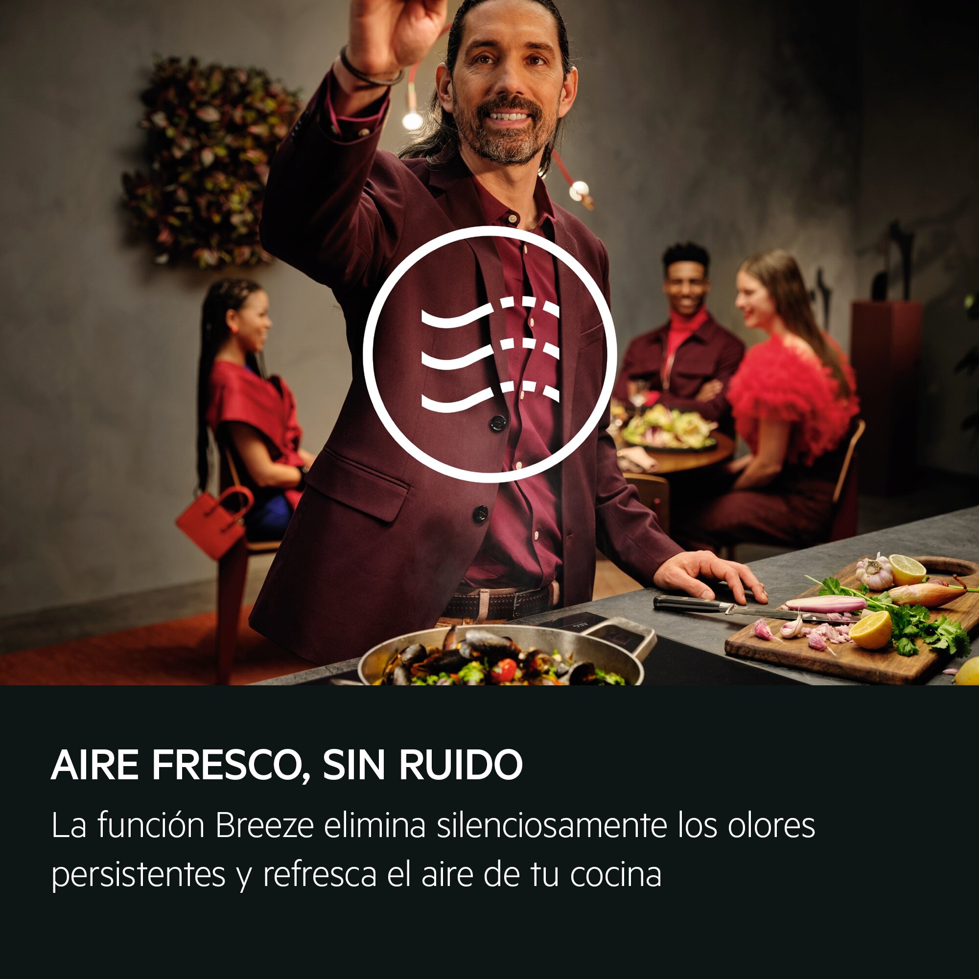 AEG Campana de diseño vertical Serie 7000 SilenceTech de 60 cm GV77D61SB