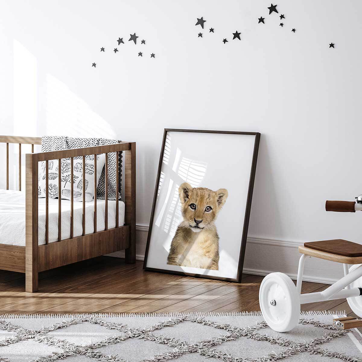 Affiche enfant bébé lionceau  Affiche + cadre en bois - Noir