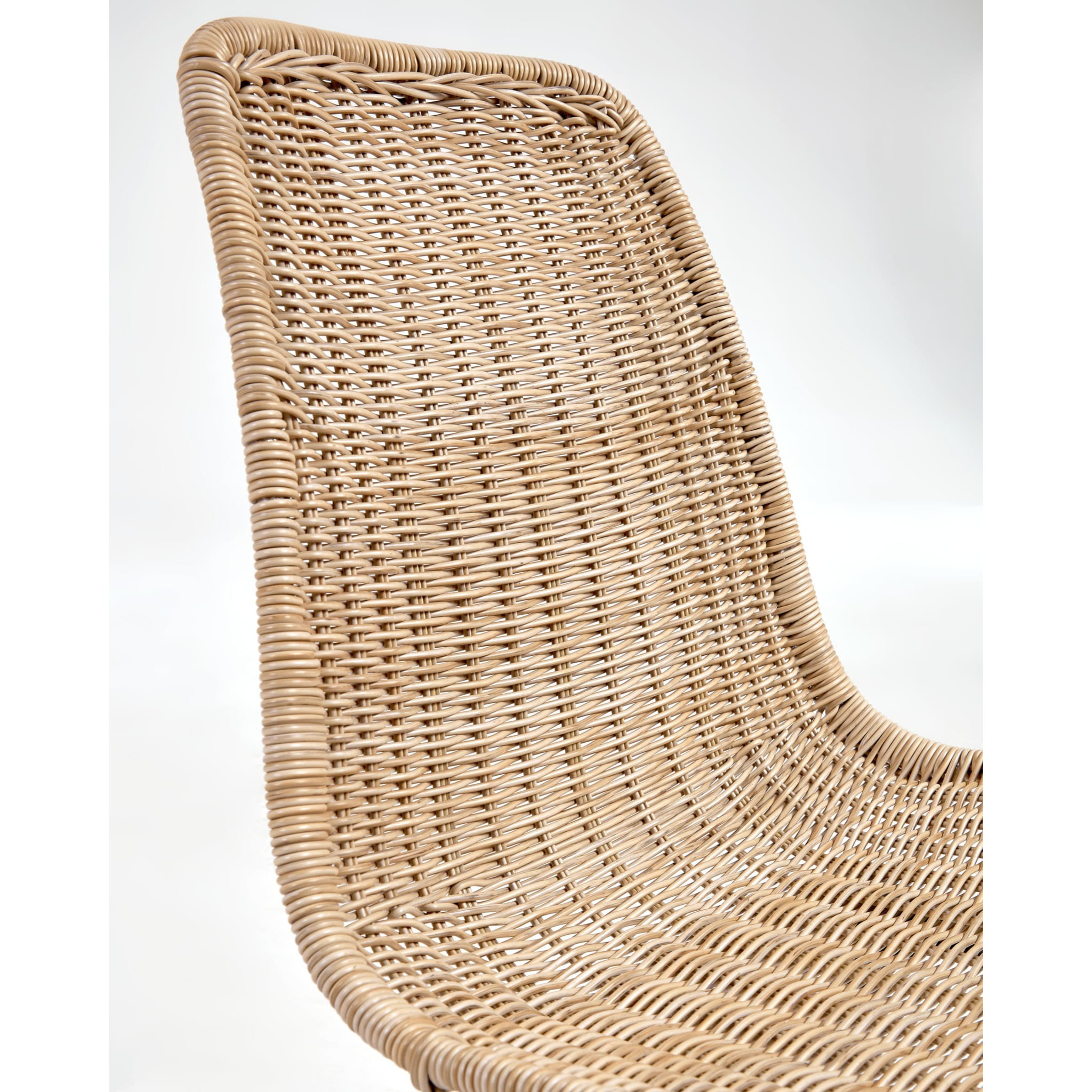 Kave Home - Sedia da esterno Equal in rattan sintetico e gambe in alluminio finitura nera