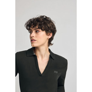 Polo Pia negro sin botones con logo Polo Club engomado