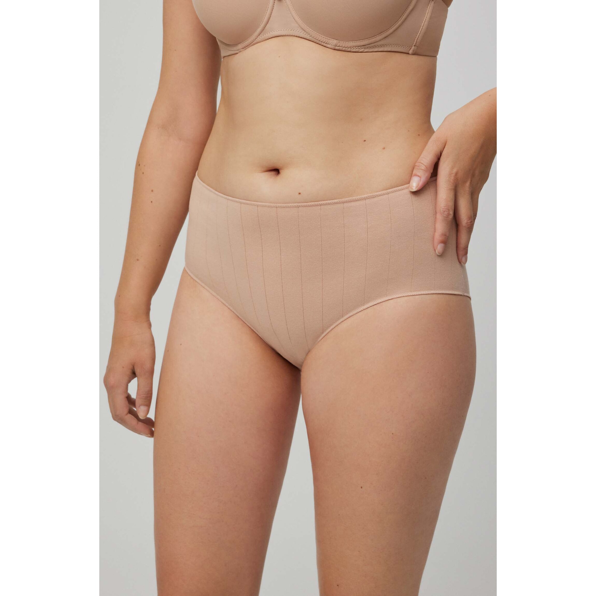 Slip a vita alta a coste beige