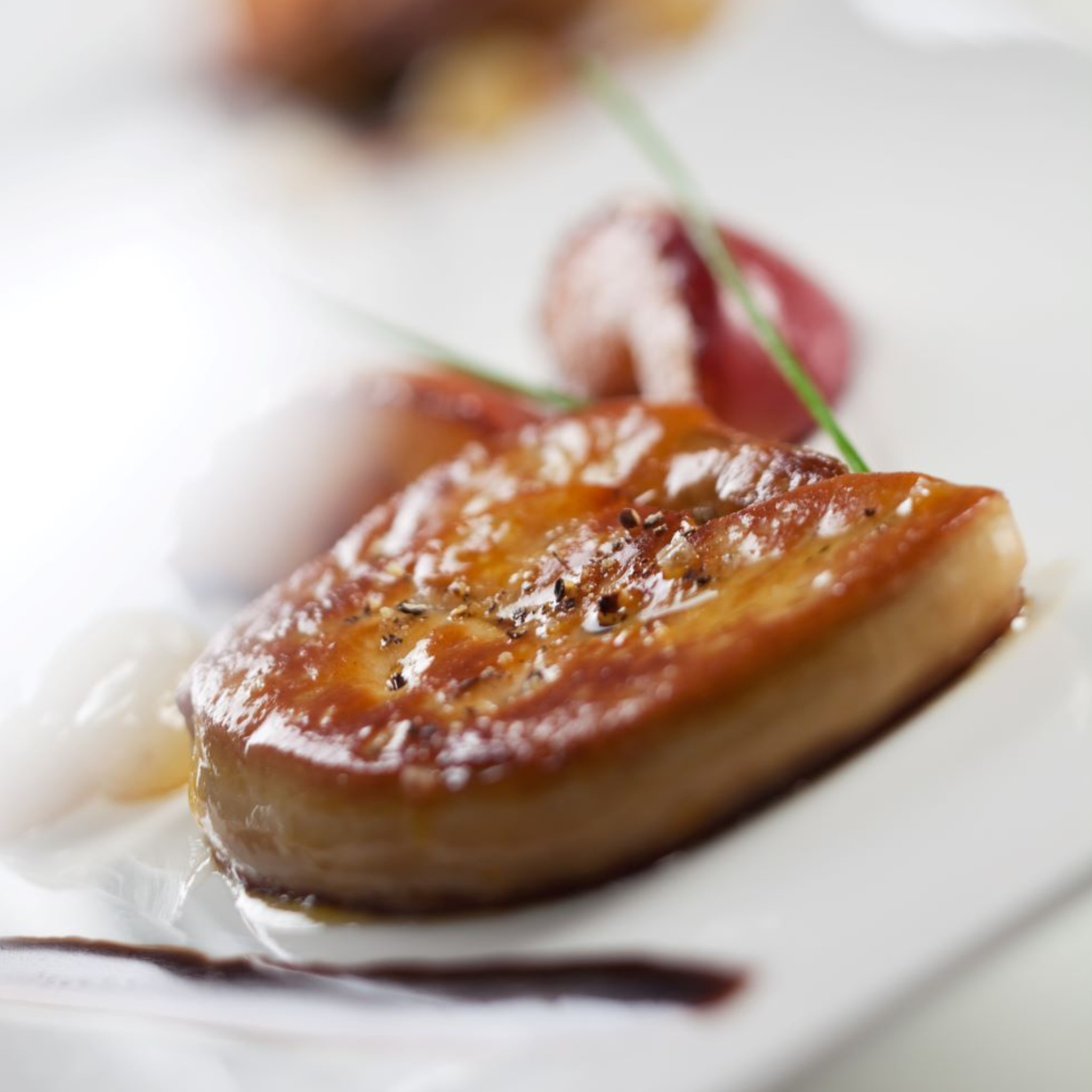 Escalope de foie gras poêlées aux pommes sauce porto*** - 130g - France