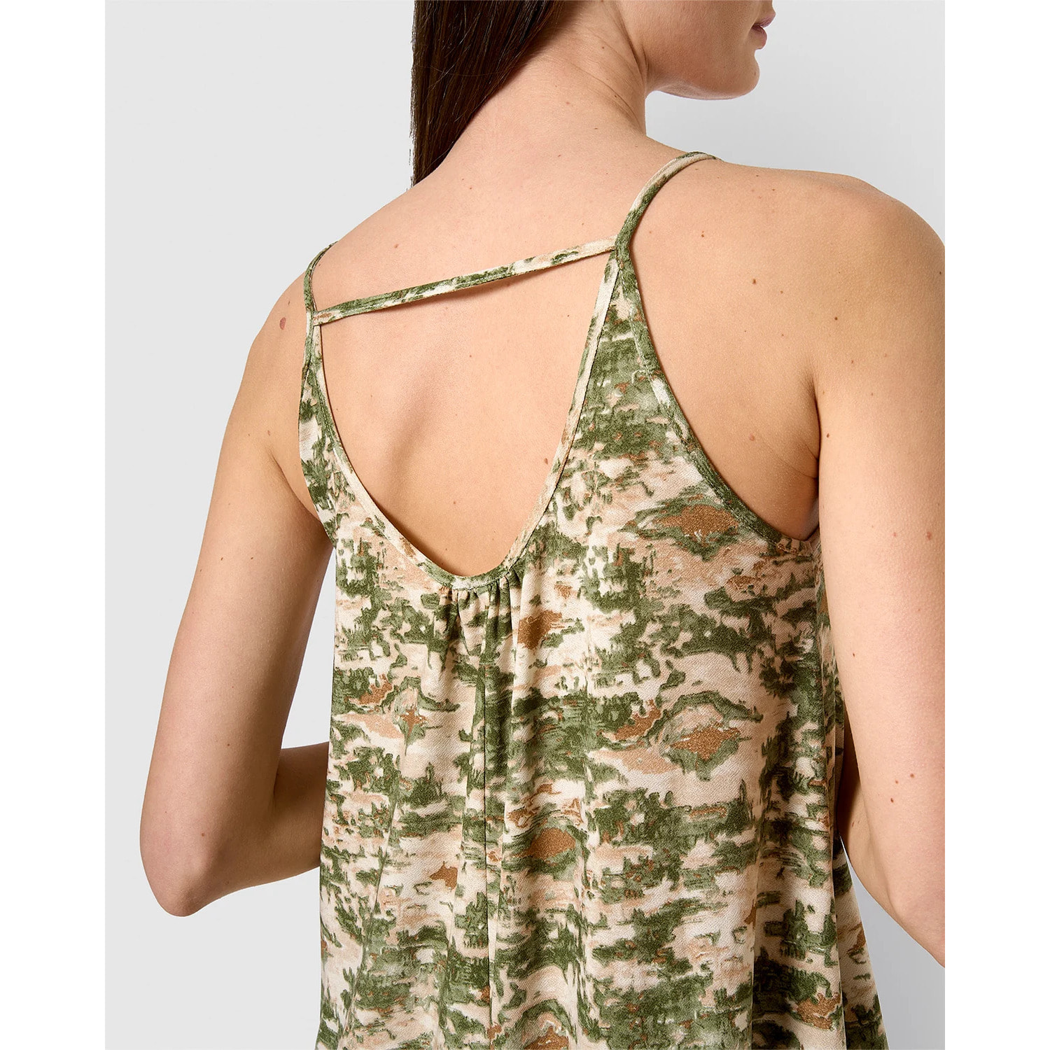 Camisón corto tirantes crepe magnus verde
