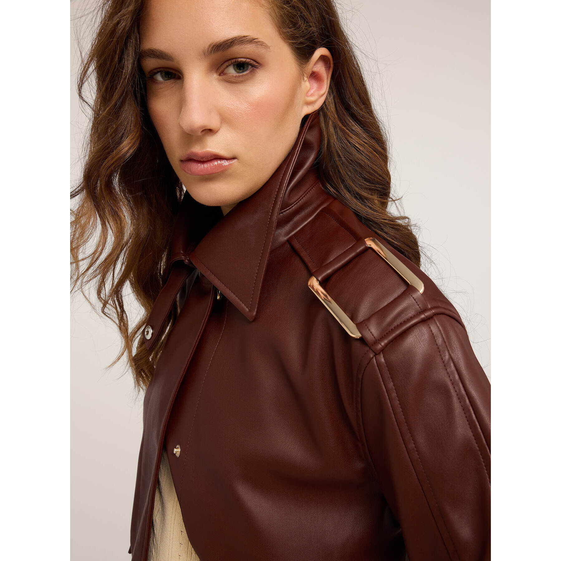 Motivi - Chaqueta con hebillas en los hombros - Marrón