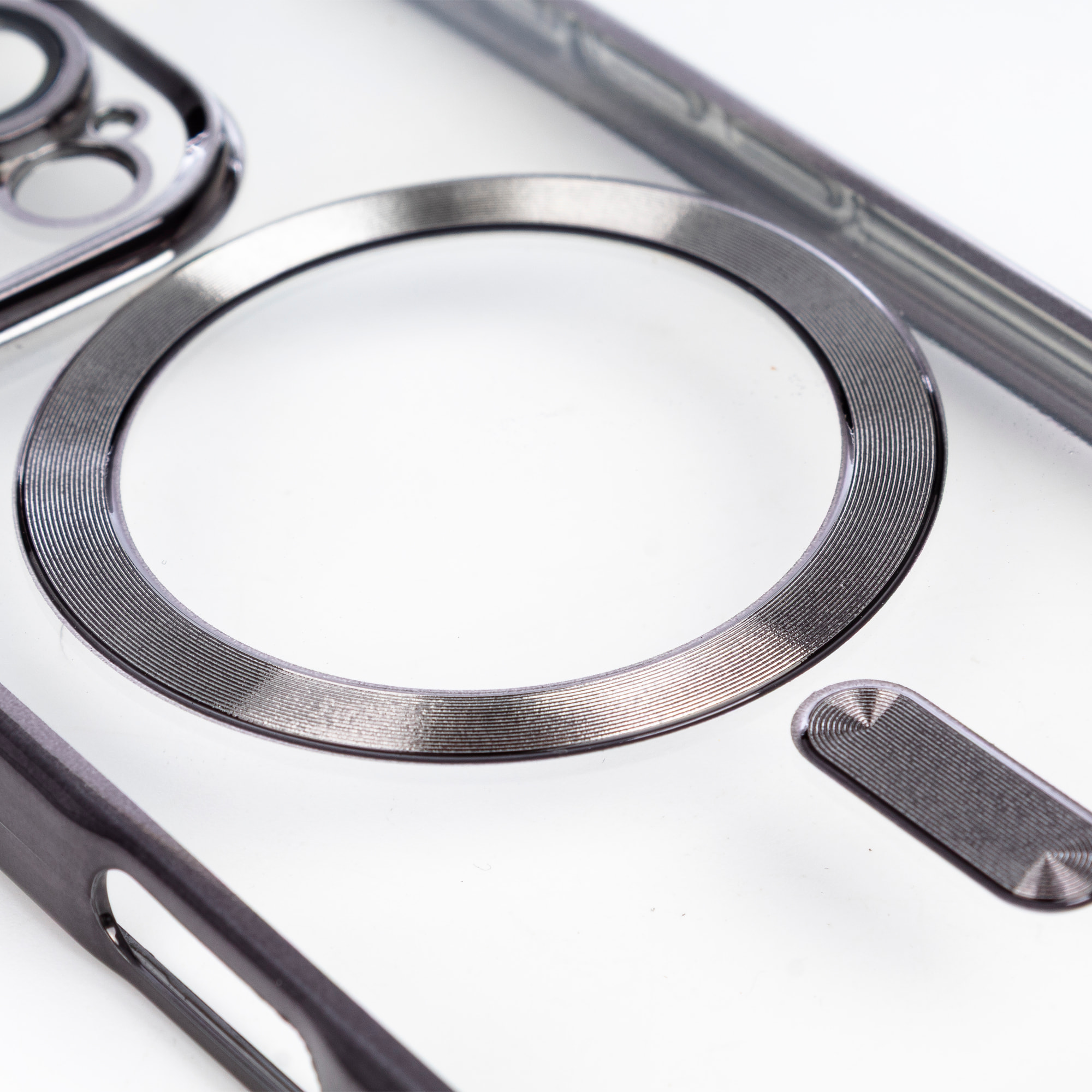 Custodia trasparente con fotocamera coperta, bordi neri, anti-shock e anti-impronte. Magsafe per iPhone 16 Pro.