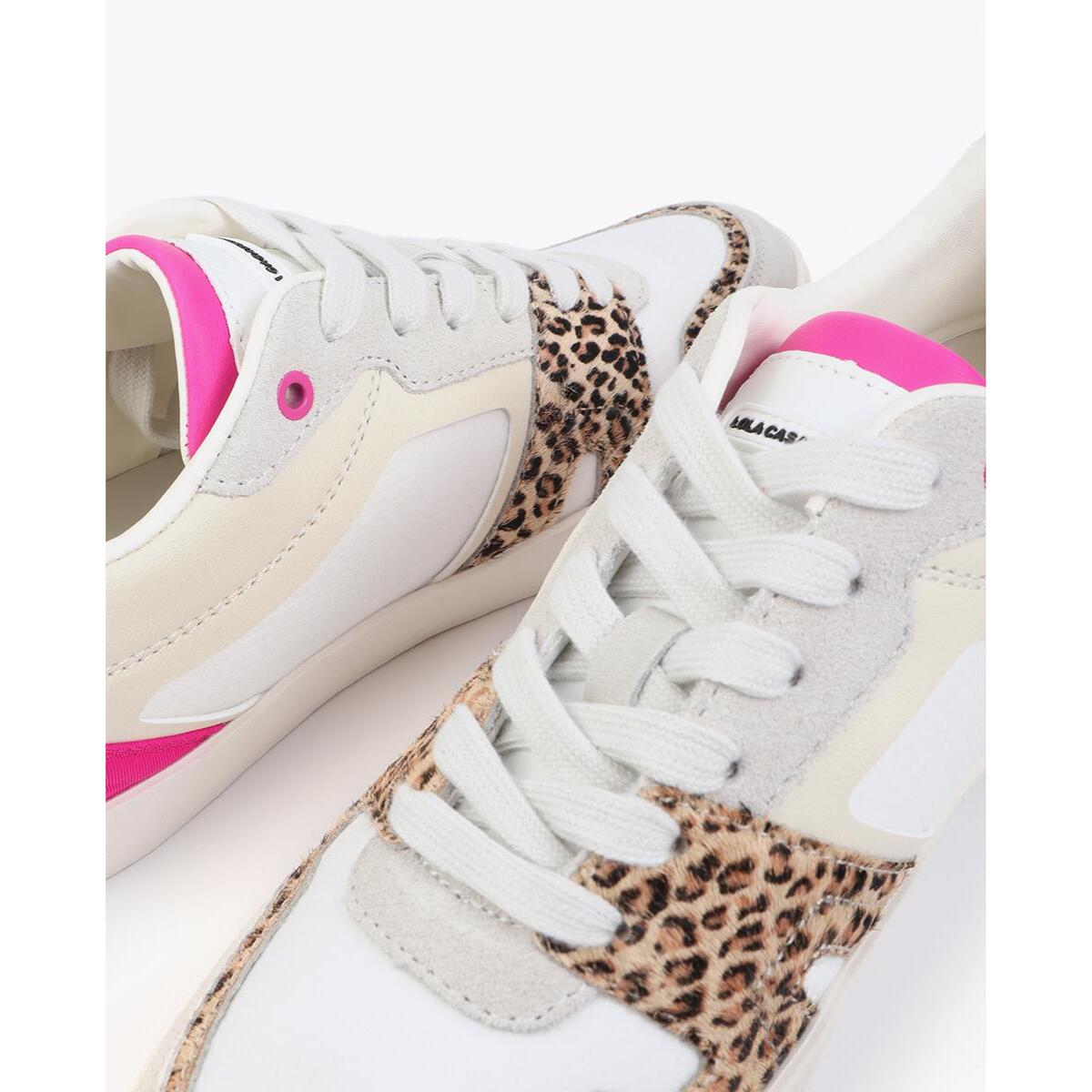 Scarpa sportiva con zeppa interna in tessuti abbinati e dettagli in pelle