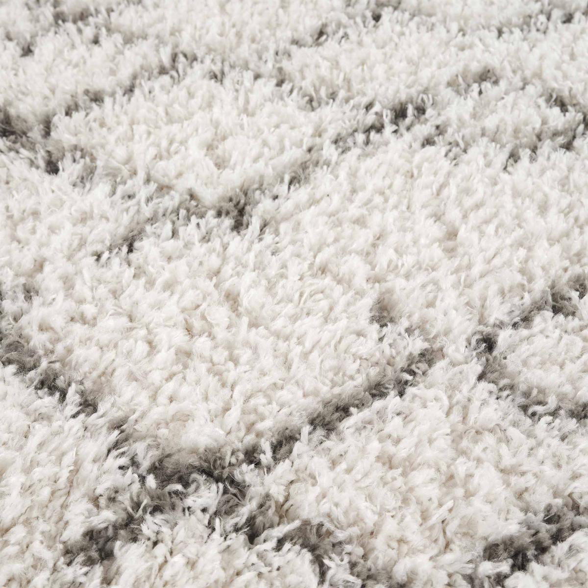 Tapis Shaggy longues mêches et aux motifs traditionnels Berbères