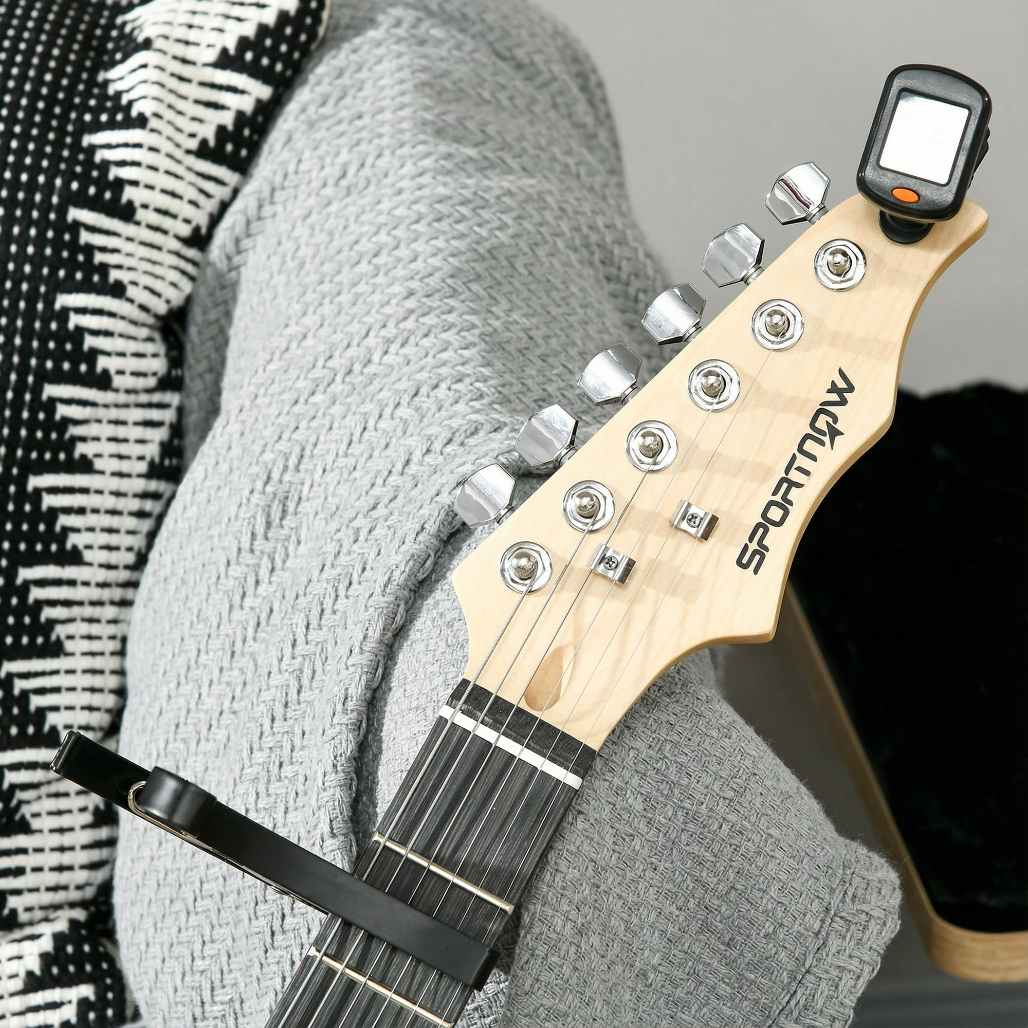 Kit Guitarra Eléctrica de Iniciación, Guitarra Eléctrica con Amplificador de 15W, Afinador Digital, Cuerdas, Correa, 3 Púas y Funda de Transporte, para Adultos, Adolescentes, Negro