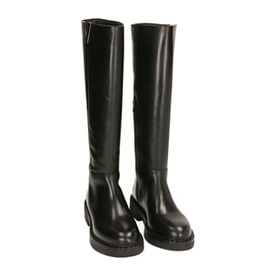 Botas de piel negras, tacón de 4 cm.