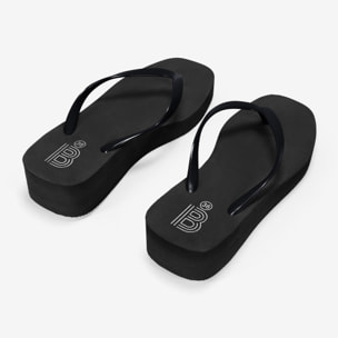 Sandalias de dedo negras con cuña