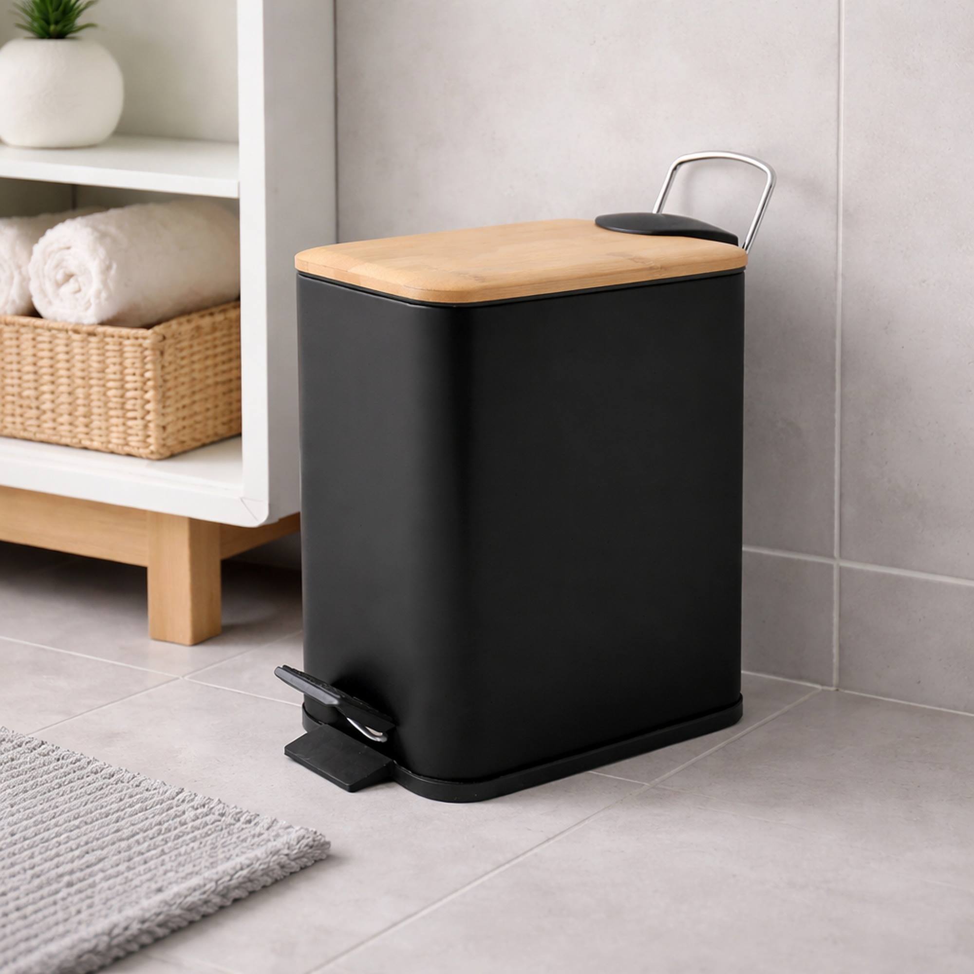 Cubo de basura con pedal ERIK de 5L en color Negro - 14x28x29cm