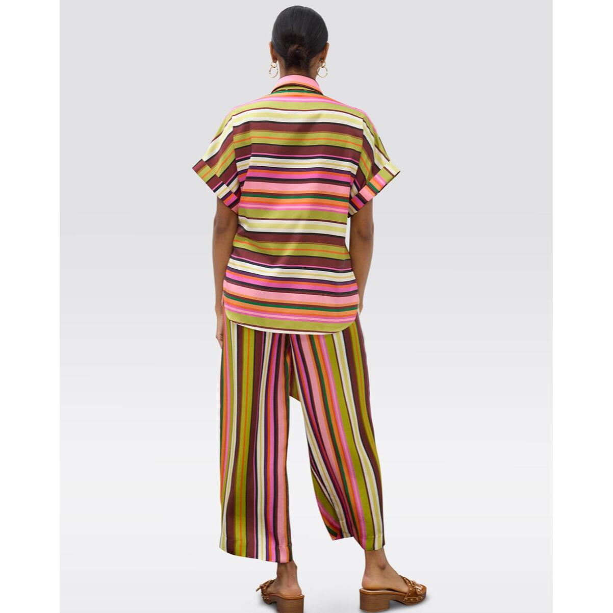 Blusa con cintura e stampa a righe multiple