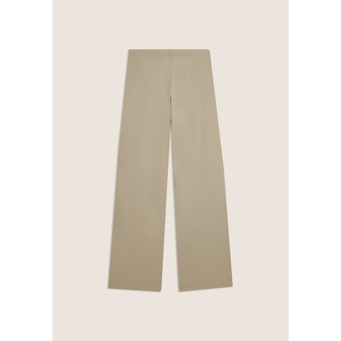 Pantaloni slim con gamba ampia e dettaglio piping
