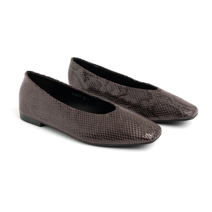 Ballerina in coccodrillo goffrato con punta squadrata - MARRONE