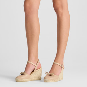 Alpargata Cyra cuña de yute en napa con lazito decorativo