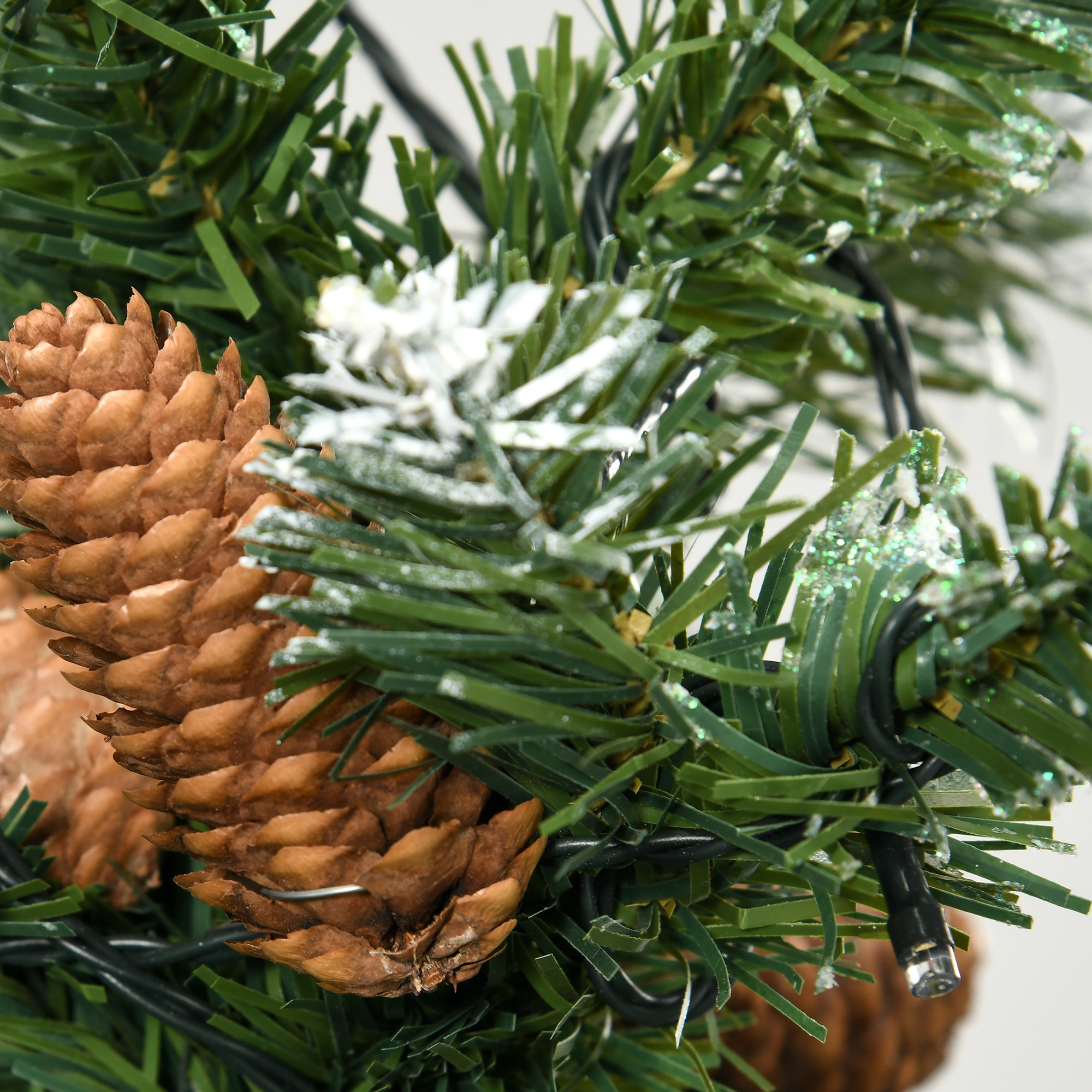 Sapin de Noël artificiel lumineux LED x 250 blanc chaud 30 pommes de pin H. 180 cm 703 branches vert effet neige