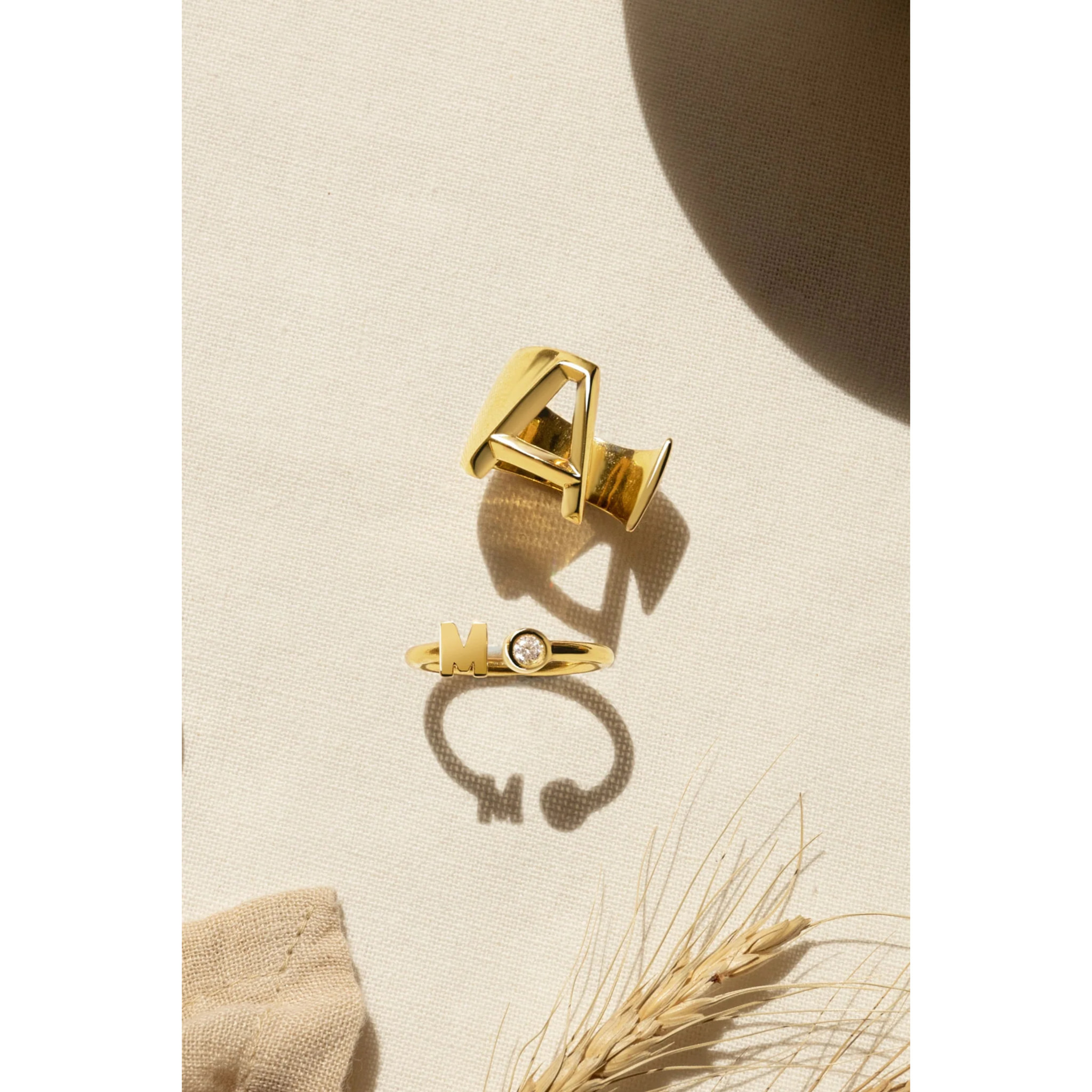 Anillo Personalizado Letter Spark Plata Baño Oro