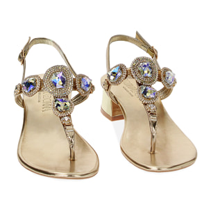 Sandalias con tacón dorado en laminado con piedras