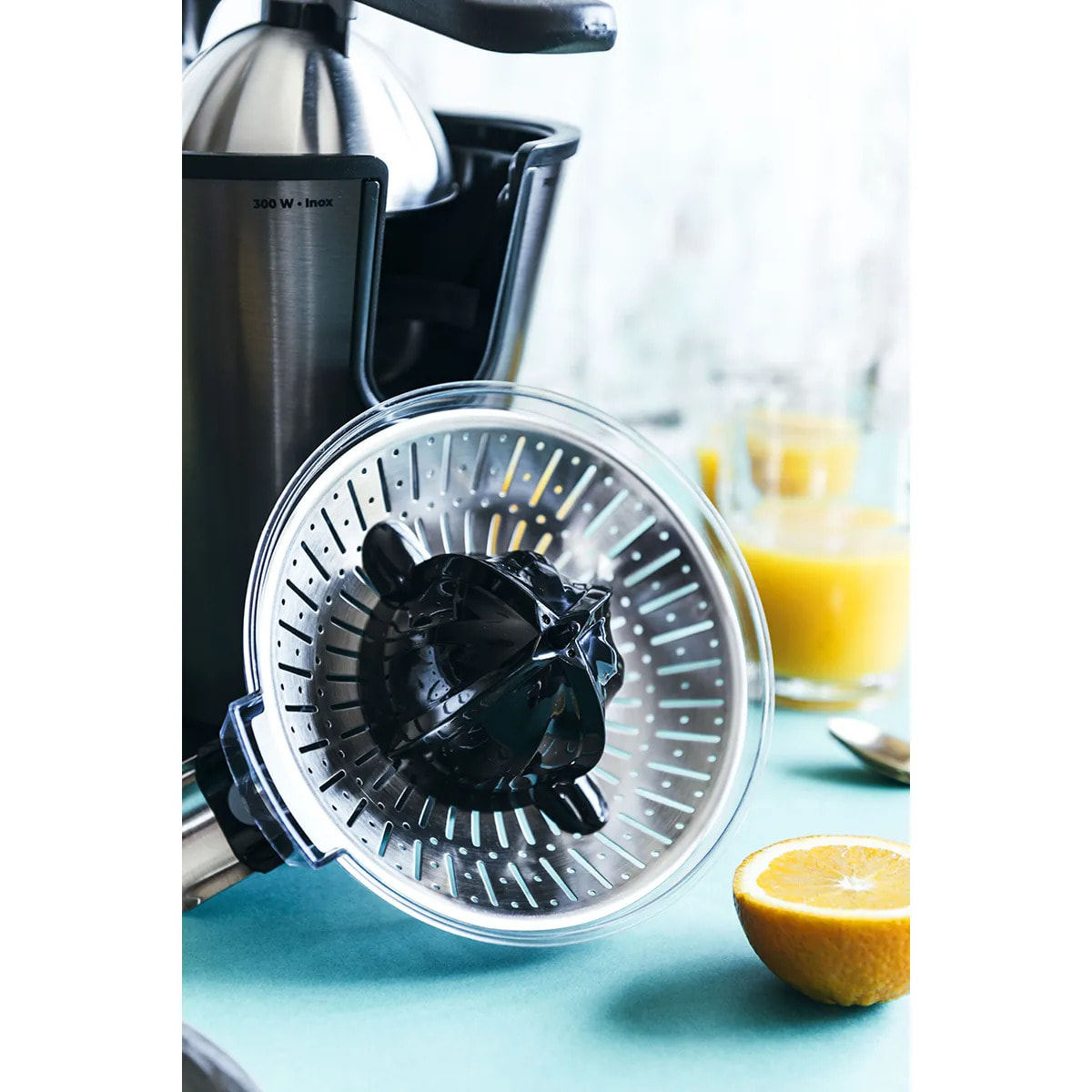 Exprimidor de naranjas eléctrico JATA EX1057 con brazo. Muy silencioso. De acero inoxidable