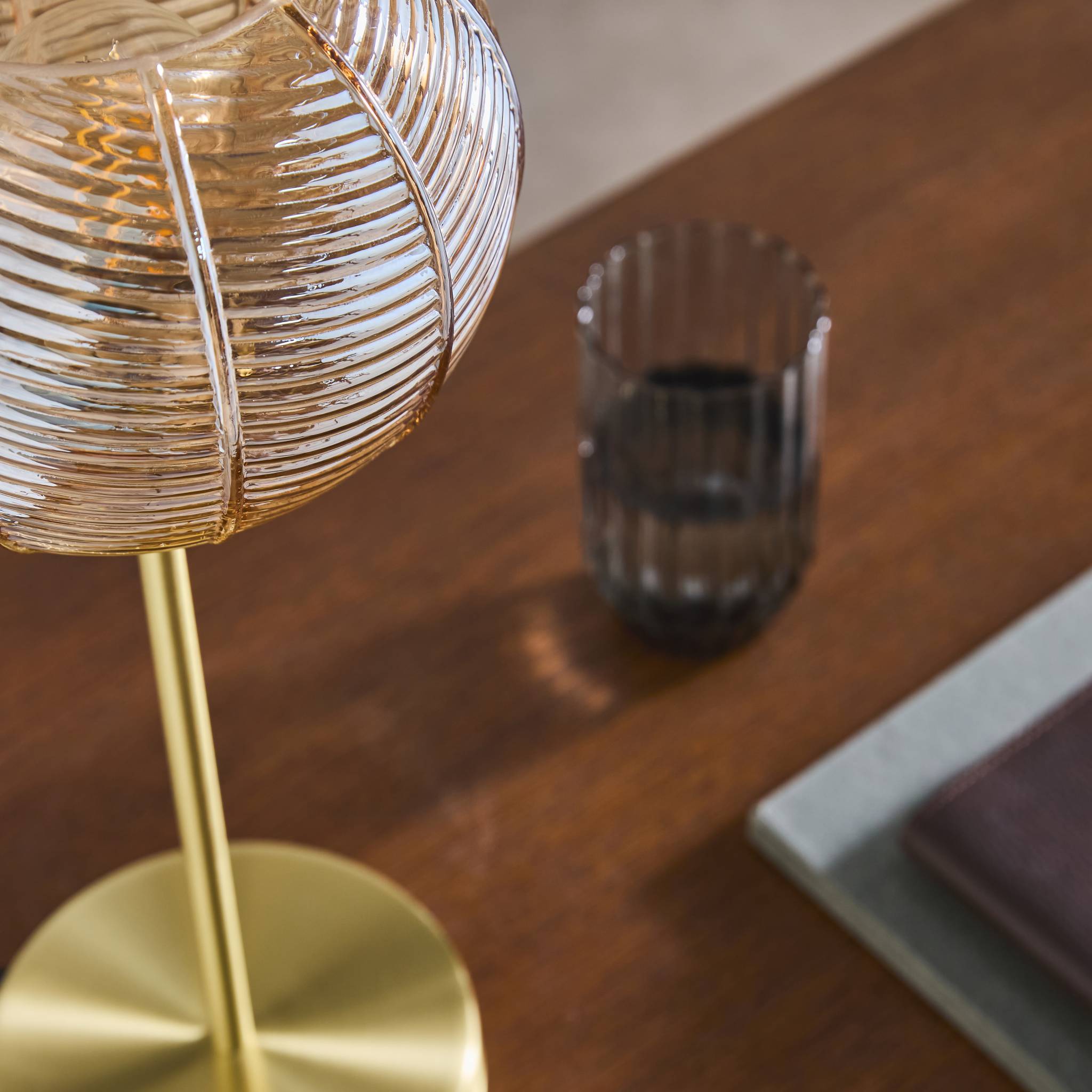 Lampe à poser métal et verre effet cristal Basile ambre Ø 20cm