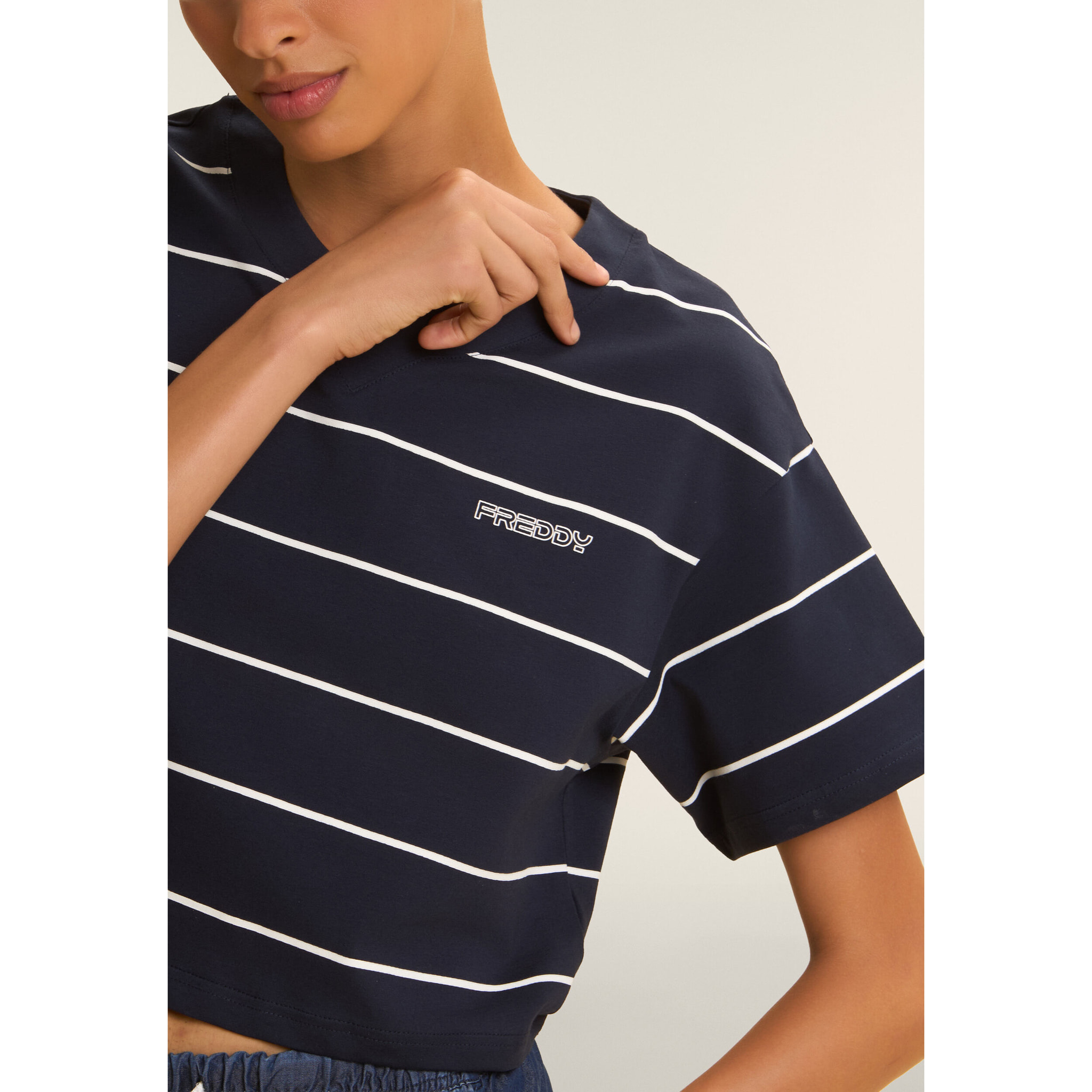 T-shirt Cropped con Maniche ampie e Fantasia a Righe