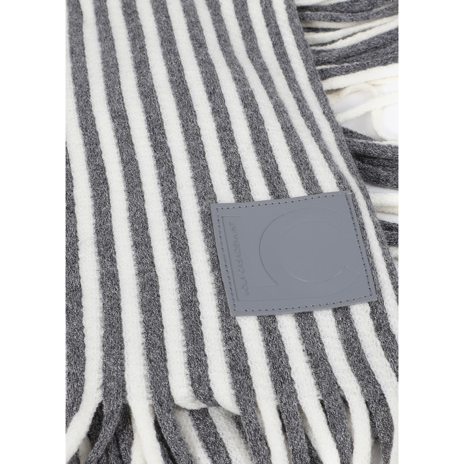 Poncho a righe in maglia con collo alto